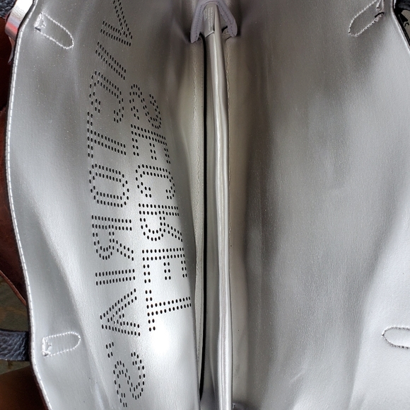 Victoria's Secret Tote - Picture 2 of 3